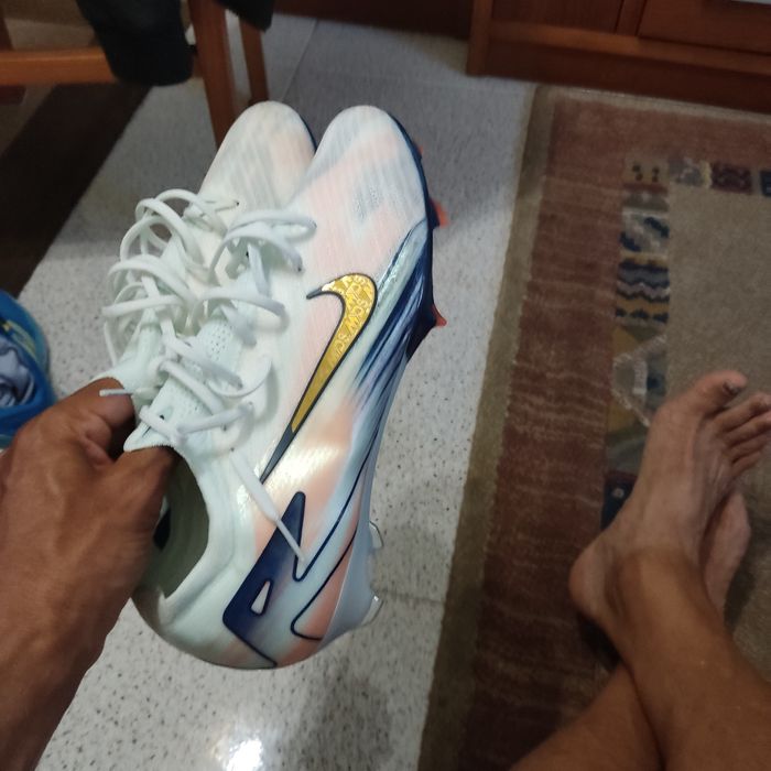 Chuteiras Nike mercurial profissional.