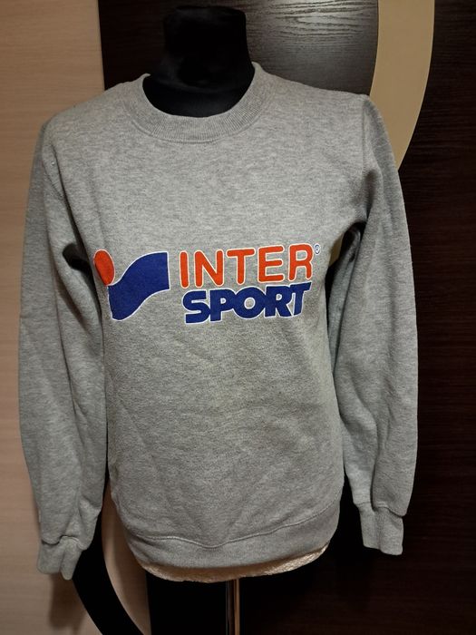 Szara bluza Intersport – klasyczny sportowy styl