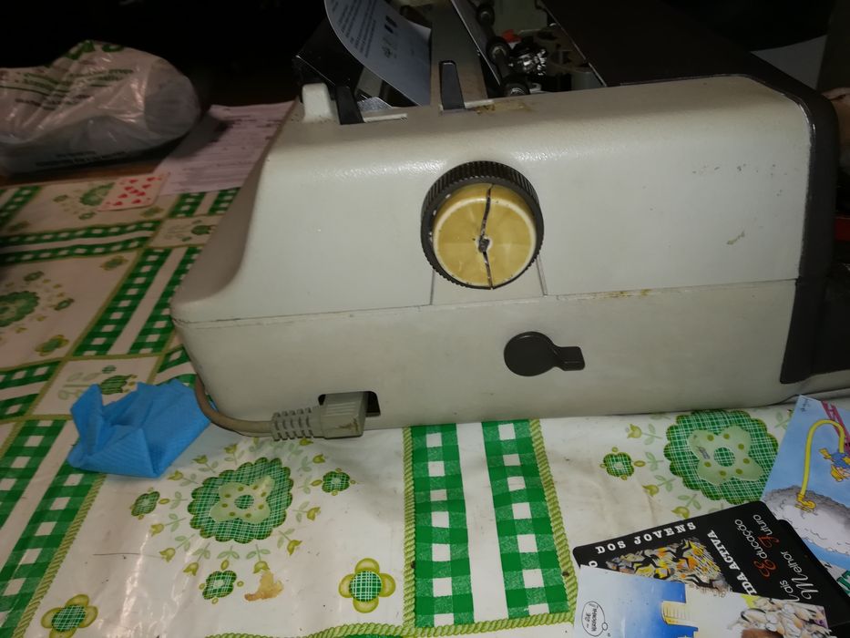 Maquina de escrever elétrica