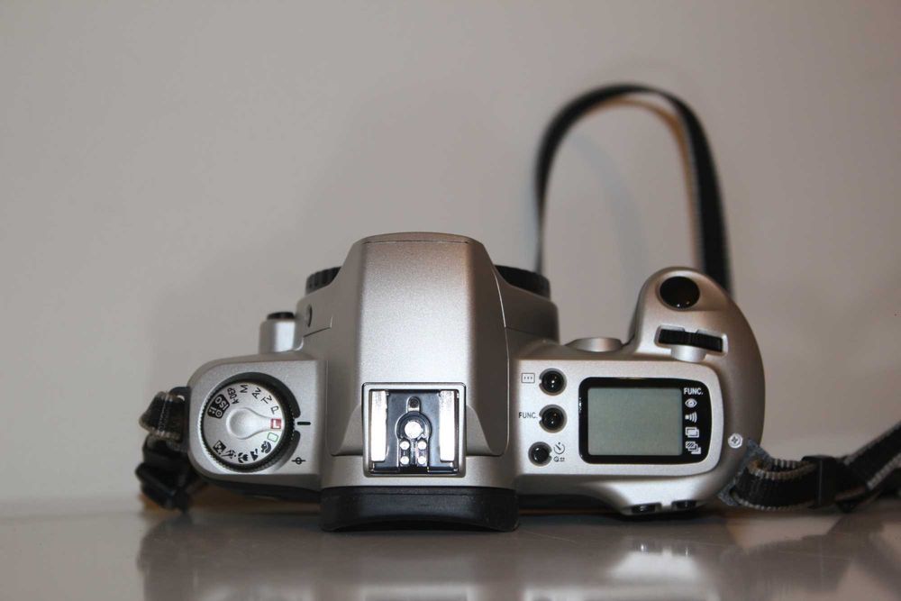 Canon EOS 500n (de rolo) com lente Canon EF 28-80mm f/3.5-5.6 II USM