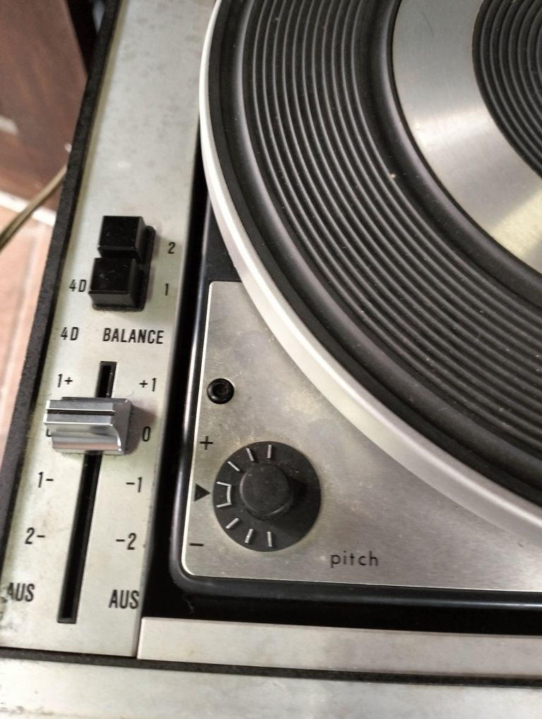 Gira discos Grundig