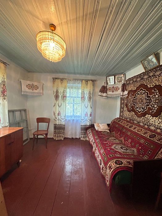 Невеликий будинок в Тернопільській обл. із земельною ділянкою.
