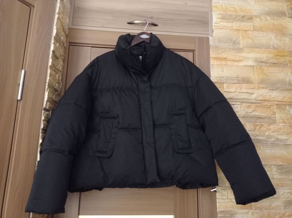 Продам стильну демісезонну куртку в гарному стані