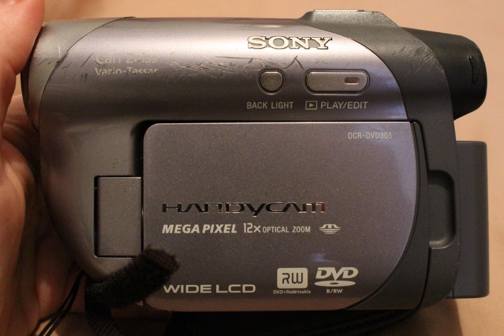 Видеокамера Sony DCR-DVD 305