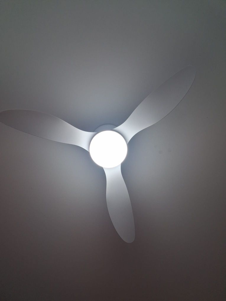 Wiatrak sufitowy LED 132 cm