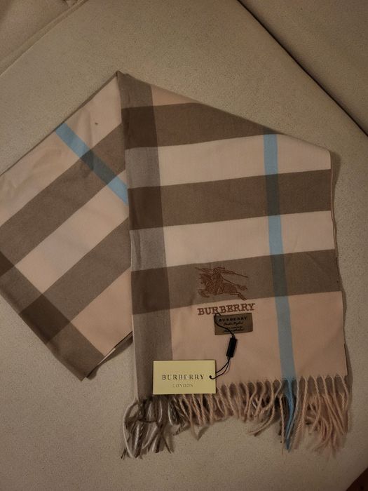 Przeoiekny szal Burberry