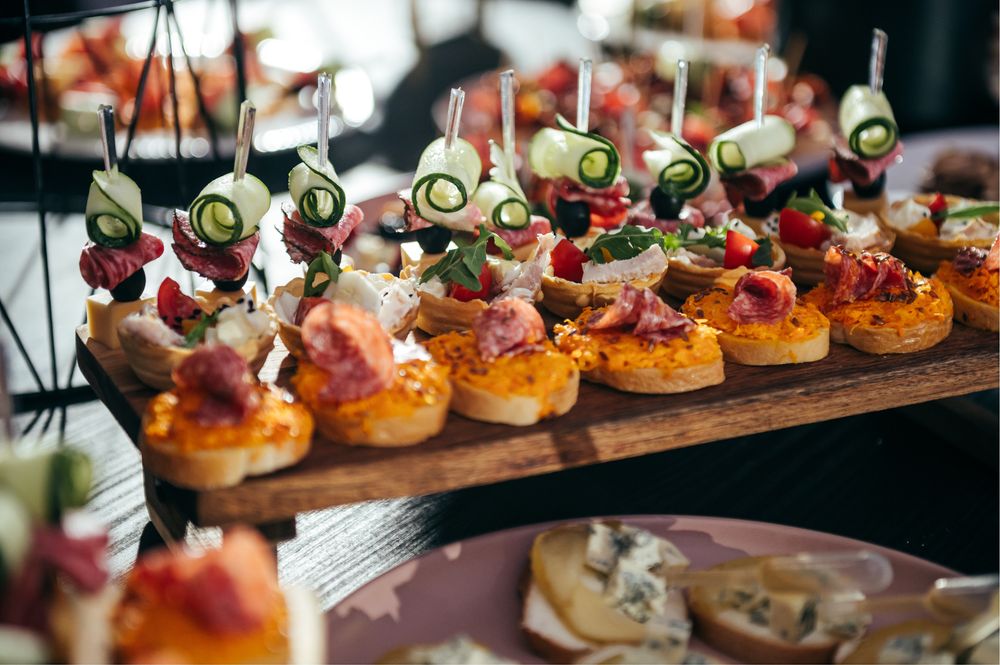 Кейтеринг, фуршети, кавові перерви, закуски, coffe-break