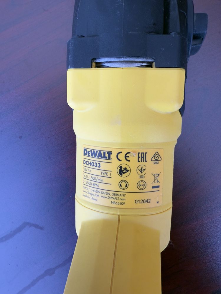 DeWalt перфоратор DCH033