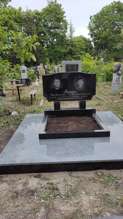 Гранитные памятники.Харьков