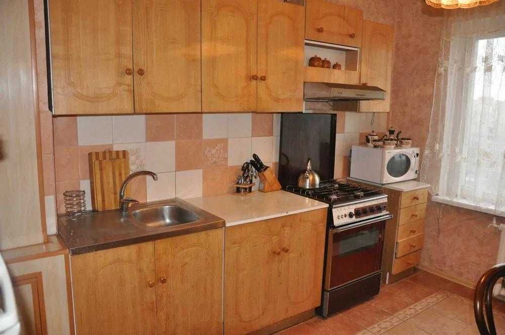 Продам 3-х комнатную квартиру 64 м², ул. Батюка (Артема)