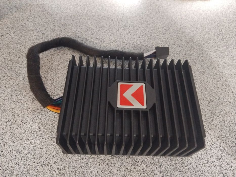 Автомобильный усилитель звука.