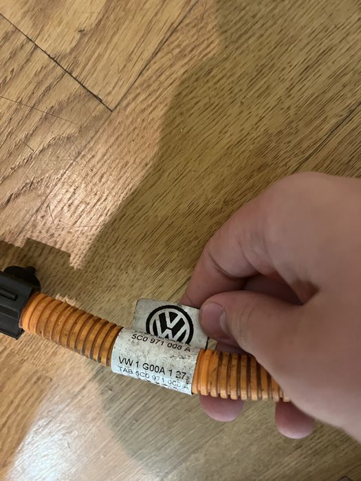 Високовольтний провід компресора vw jetta hybrid