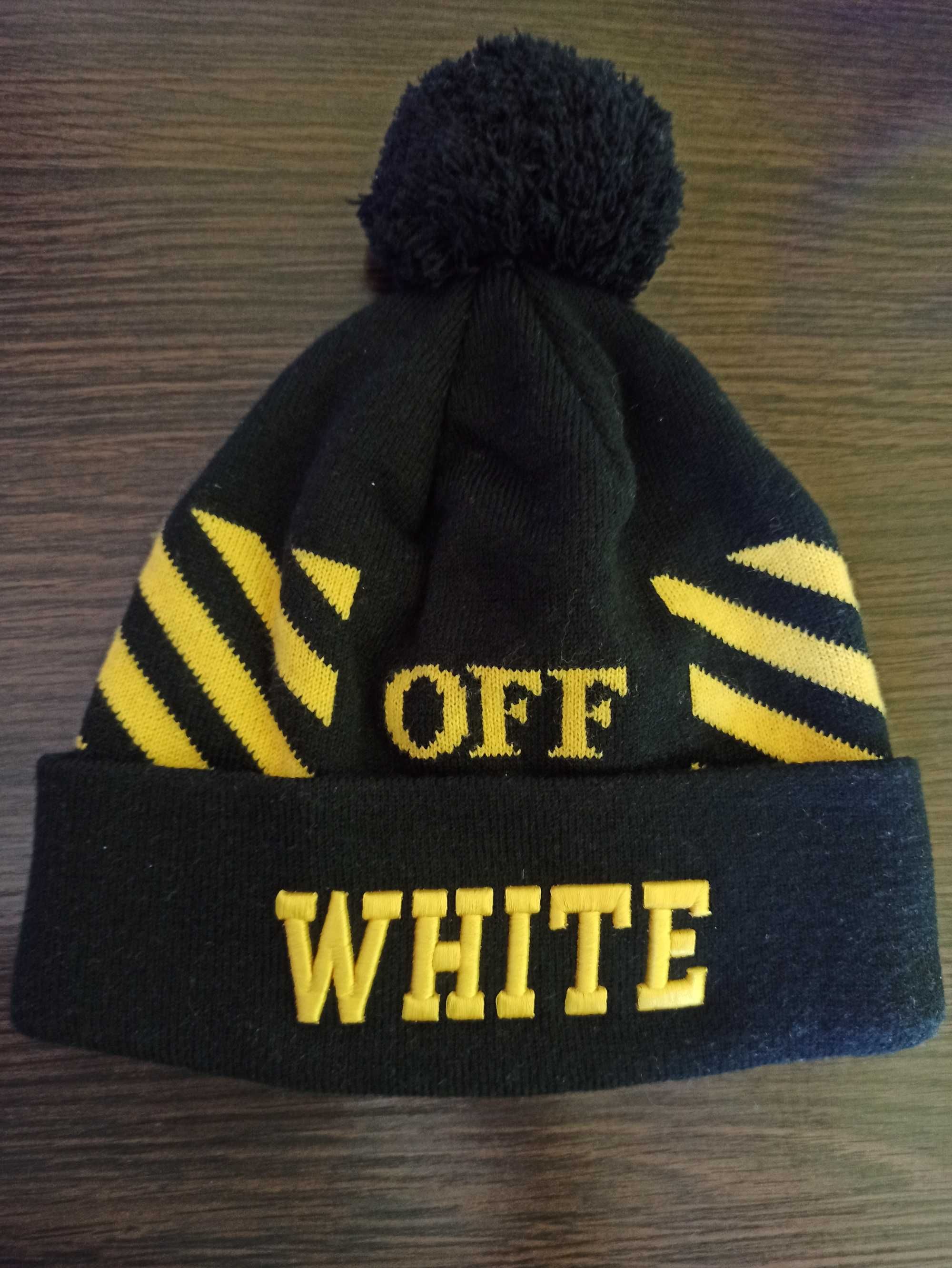 Шапка чоловіча off white