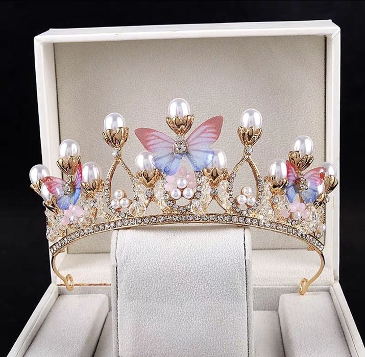 Діадема зі стразами та перлинами