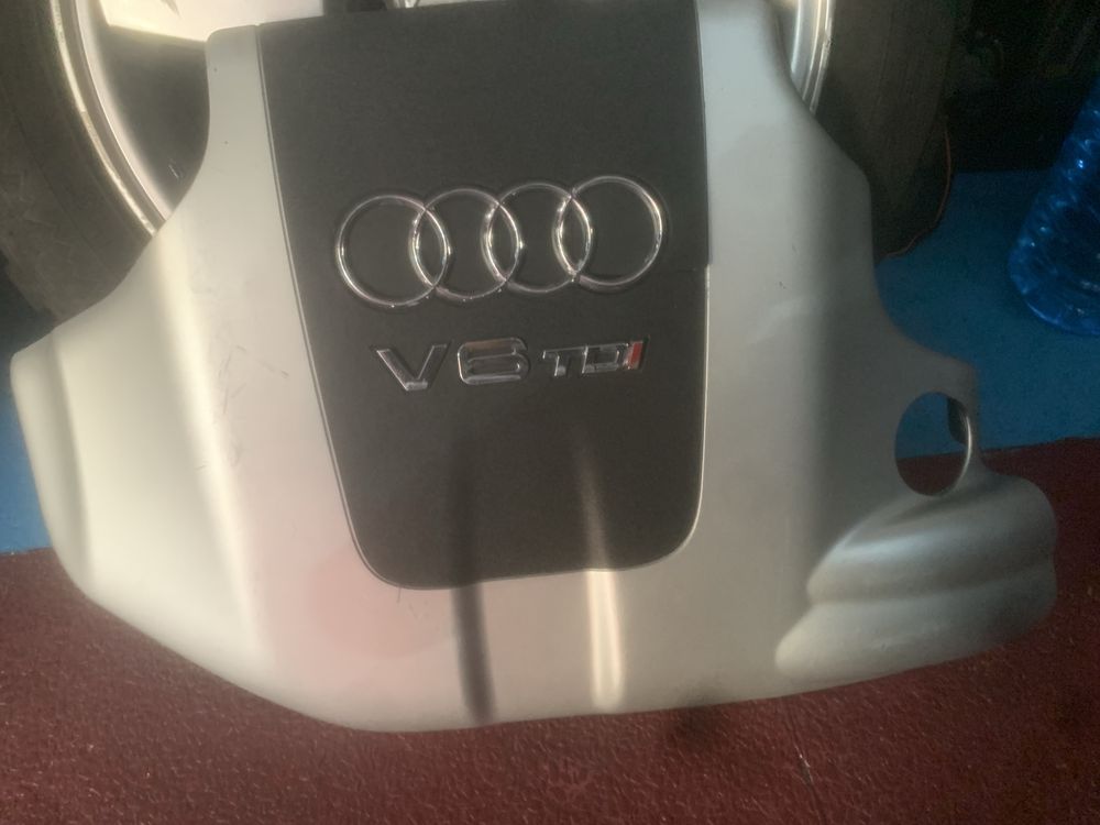 крышка двигателя от Audi V6 TDI
