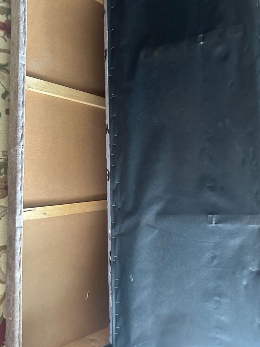 Диван після фабричноі реставраціі