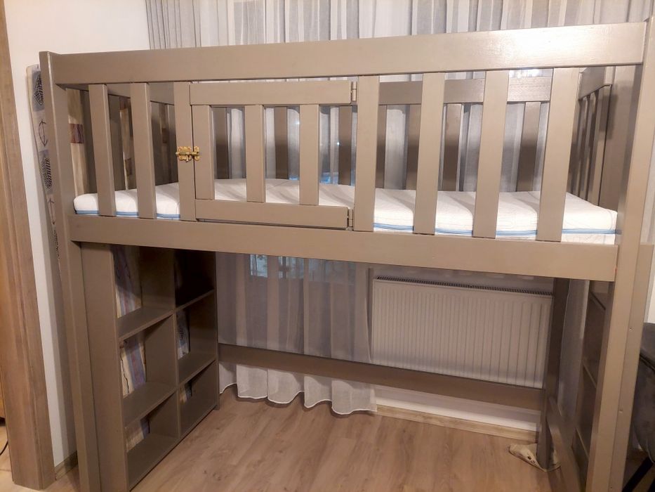 Łóżko dziecięce/młodzieżowe drewniane na antresoli