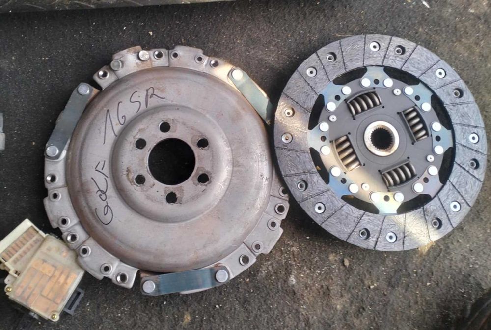 Sprzęgło tarcza z kołem Golf Bora Audi Seat Toledo Leon Skoda 1.6 SR