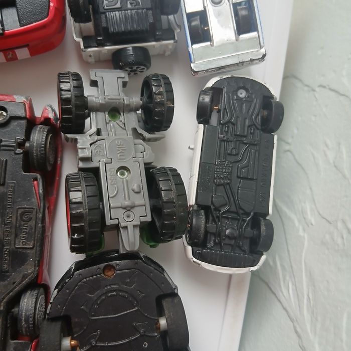 Колекційні машинки,siku,hootweels,burago,realtoy