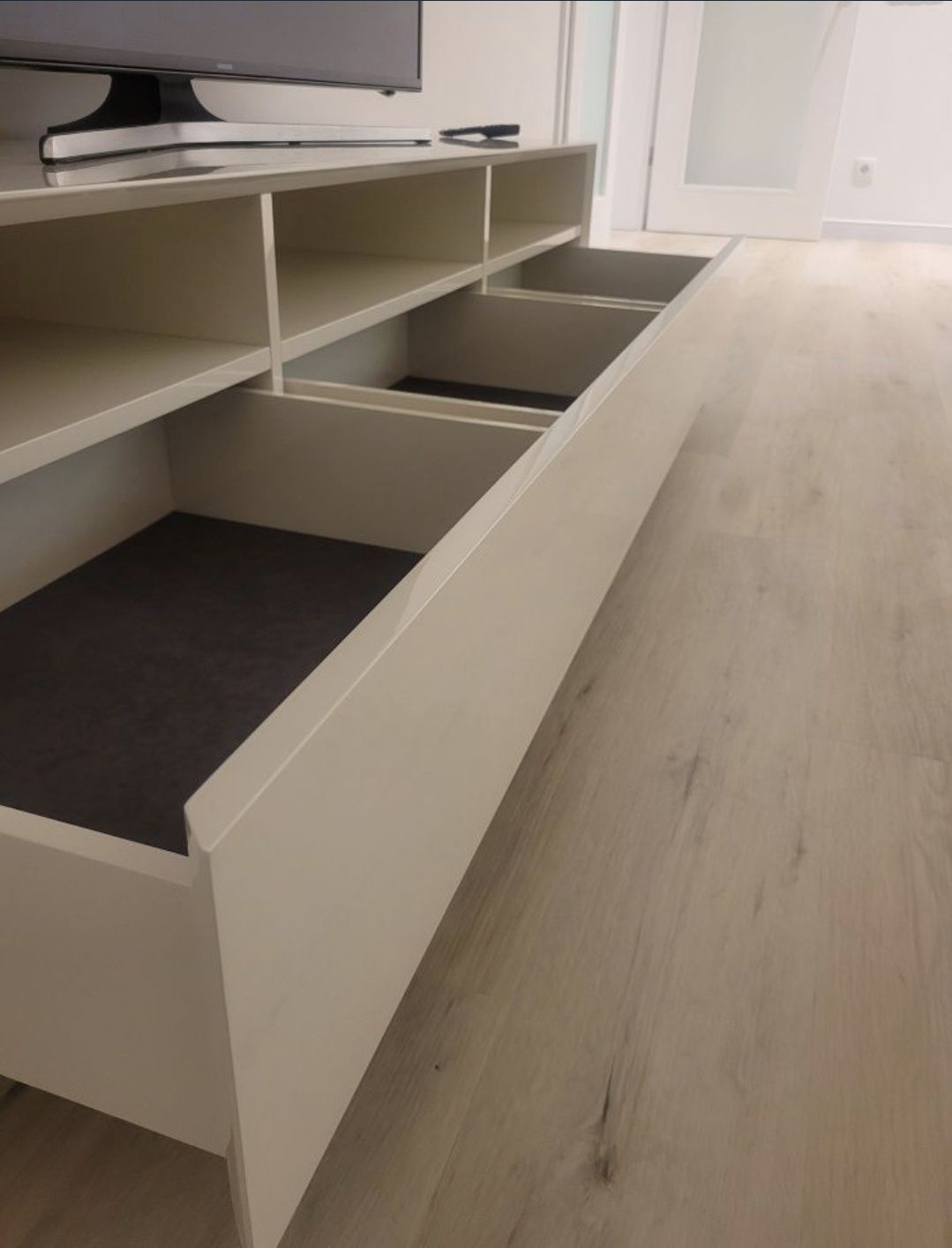 2 por 1! Mesa Extensível 260cm x 100cm + Aparador TV 180cm