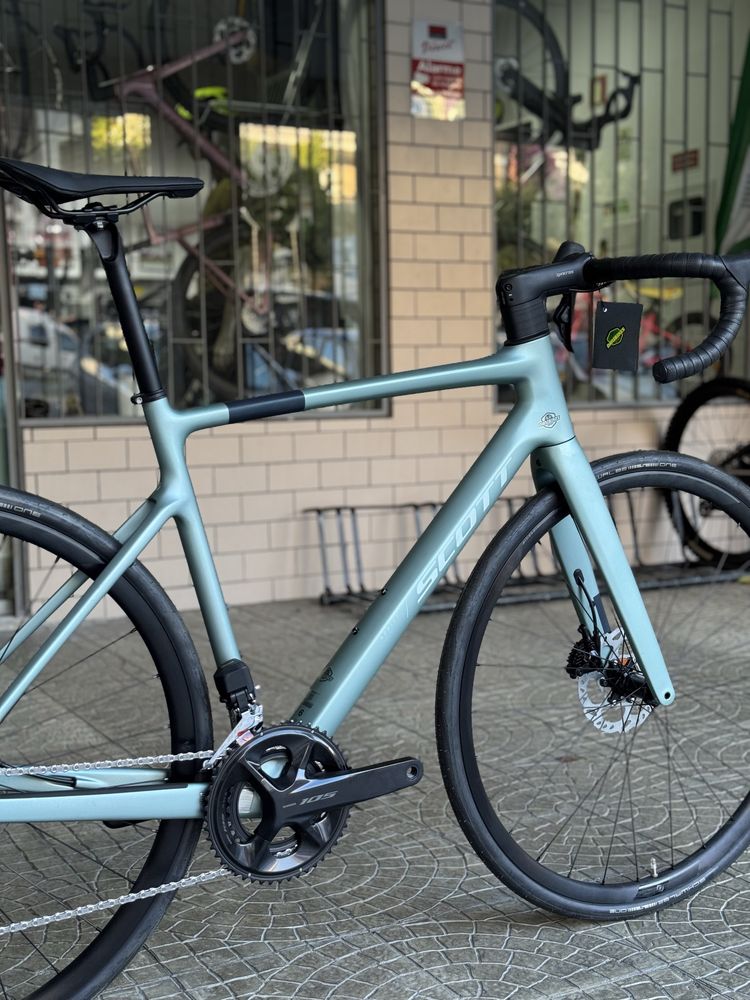 Estrada Scott Addict 40 shimano 105 di2