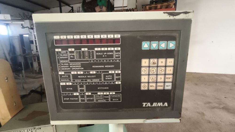 Máquina de bordar tajima