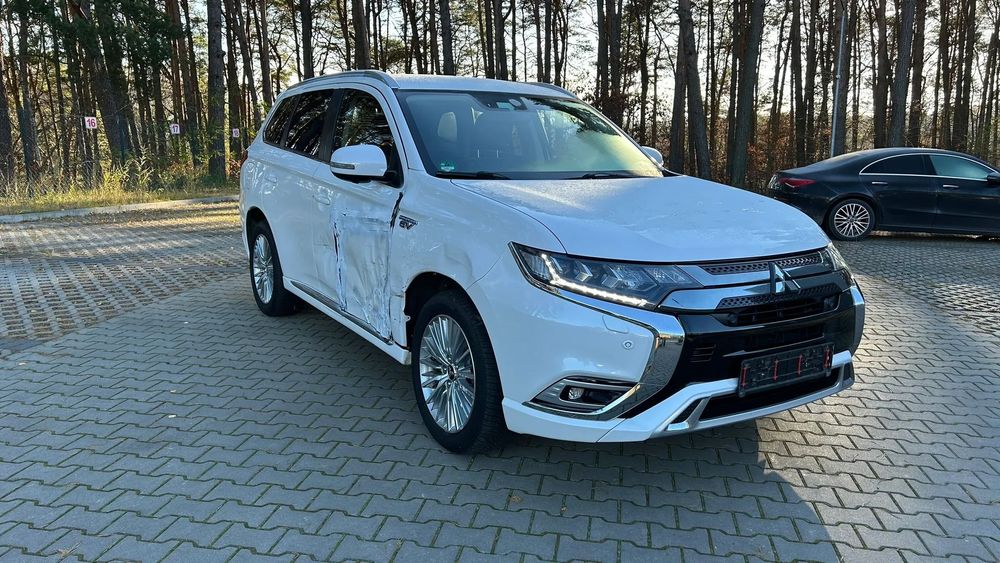 Mitsubishi Outlander Hybryda, Grzana kierownica, Radary, Kamera 360, Grzane siedzenia, LED