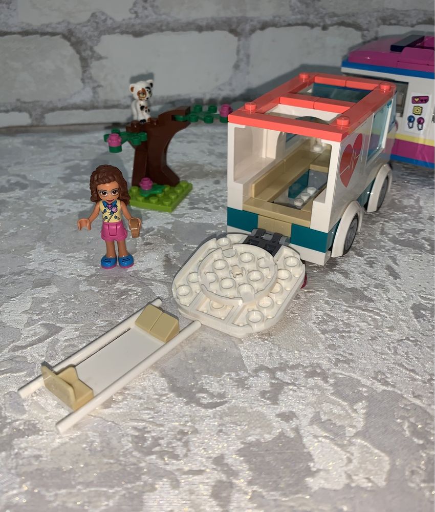 Lego friends 41333 автомобіль олівії / швидка допомога