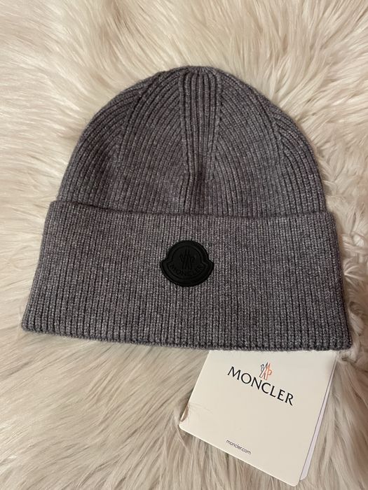 Шапка Moncler жіноча