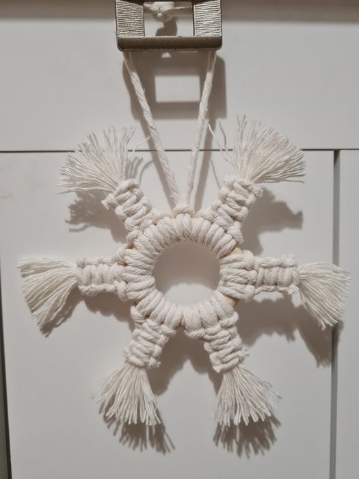 Makrama, zawieszka, płatek śniegu, śnieżynka, różne kolory