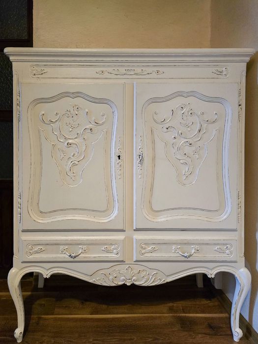 Francuska dębowa komoda bieliźniarka – antyk po stylizacji