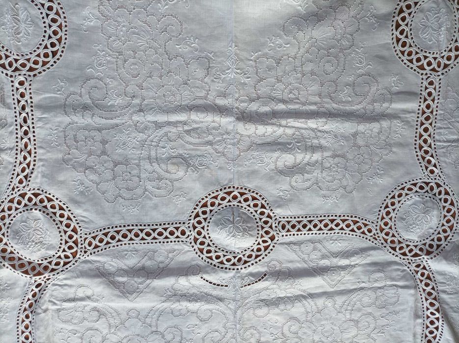 Toalha bordada em linho 2,50m x 1,65m