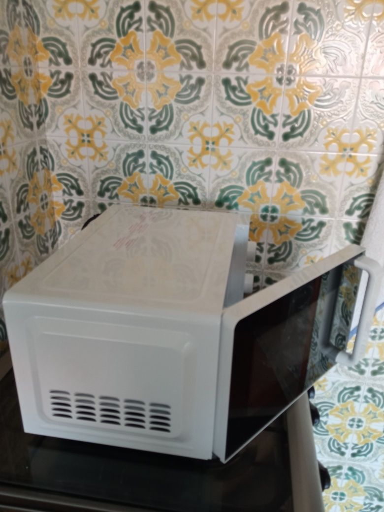 Microondas kunft  20L