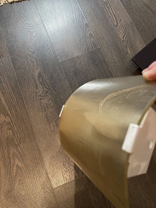 Плафон золотистого цвета