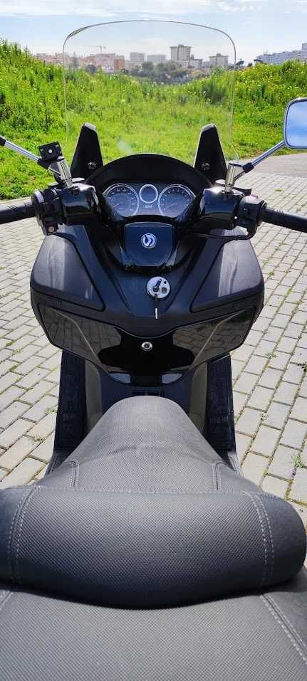 Moto scooter Sym Maxsym 400i