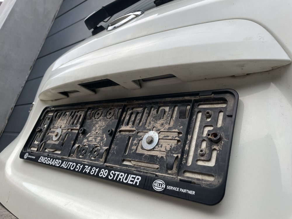 Ляда Кляпа Кришка багажника Нісан Hоте Nissan Note 2013-2020