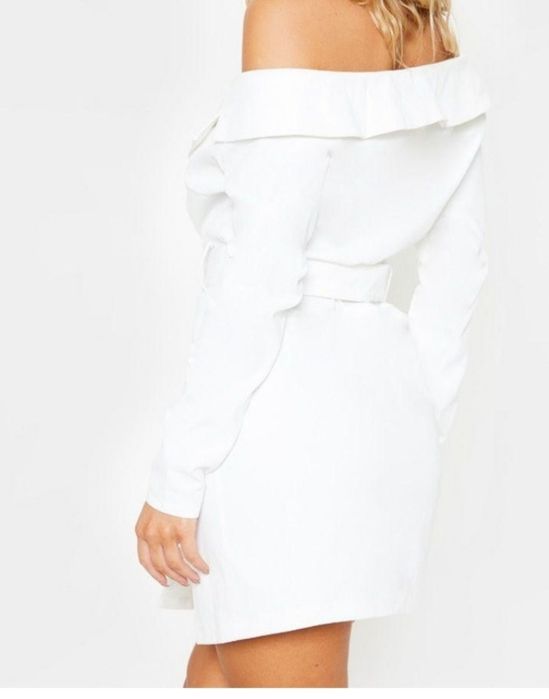 Klasa i wdzięk Pretty little thing jak Nowa