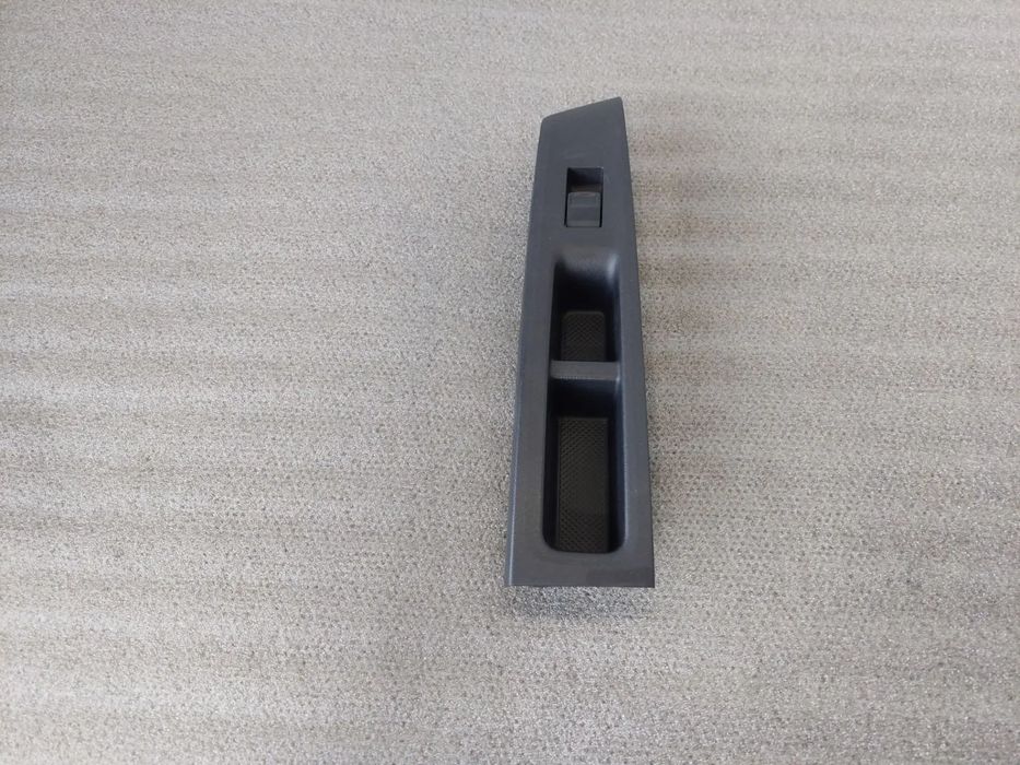 Comando / botão / interruptor vidros frente direito TOYOTA Yaris (_P13