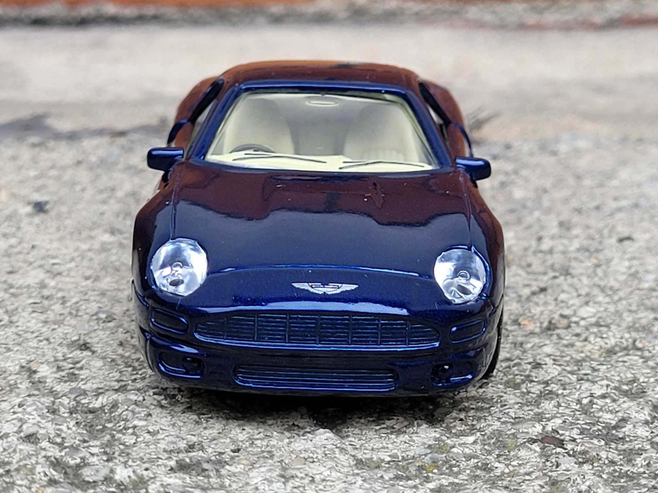 Kolekcja modeli 1:40 Aston Martin DB7 Maisto Shell
