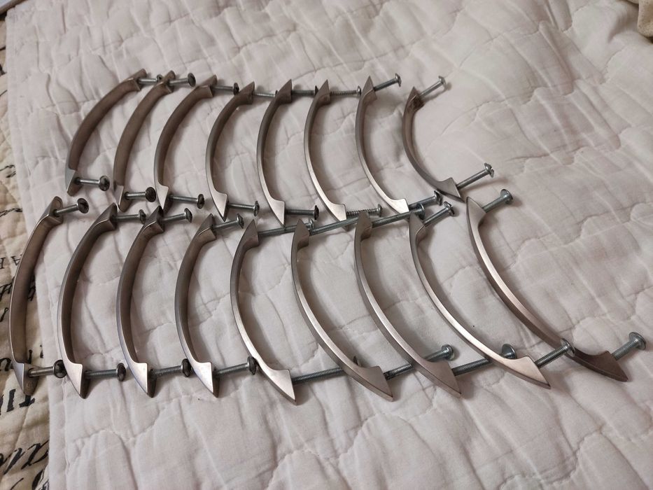 Uchwyty metalowe do mebli kuchennych, łazienkowych ,17 szt.