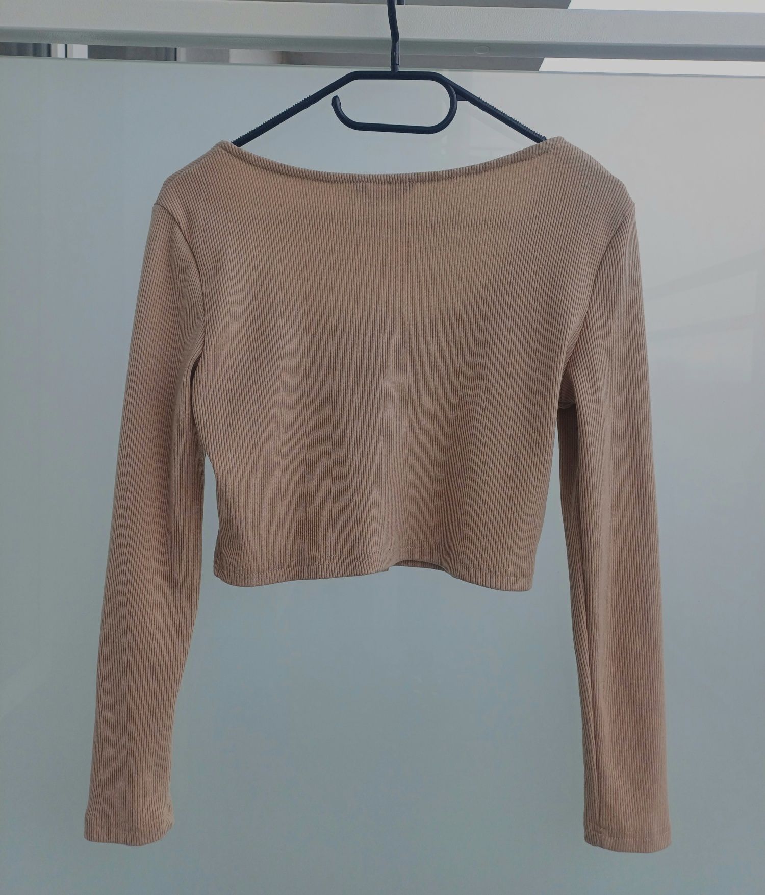 Krótki beżowy sweter