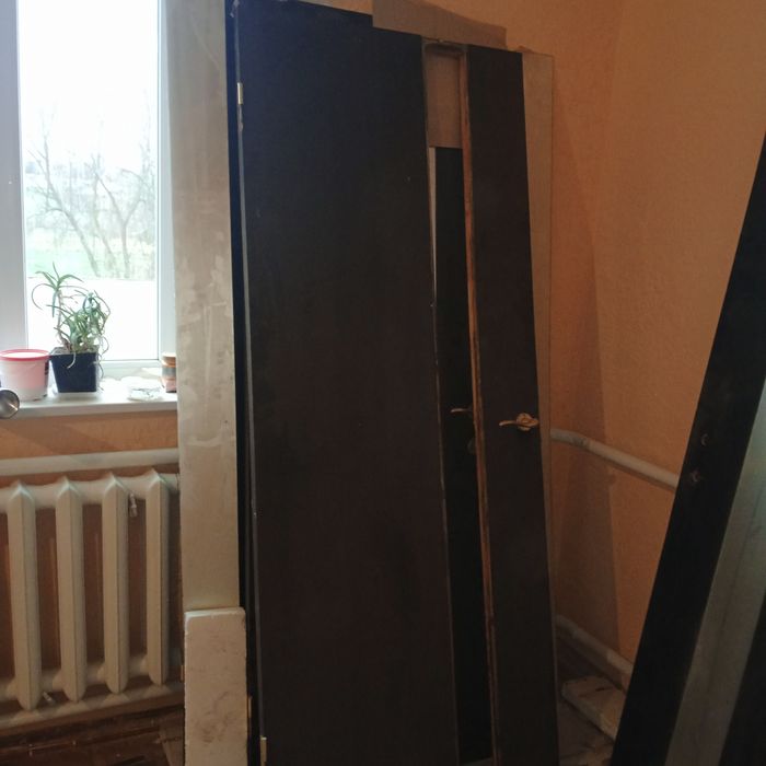 Продам двері з коробкою