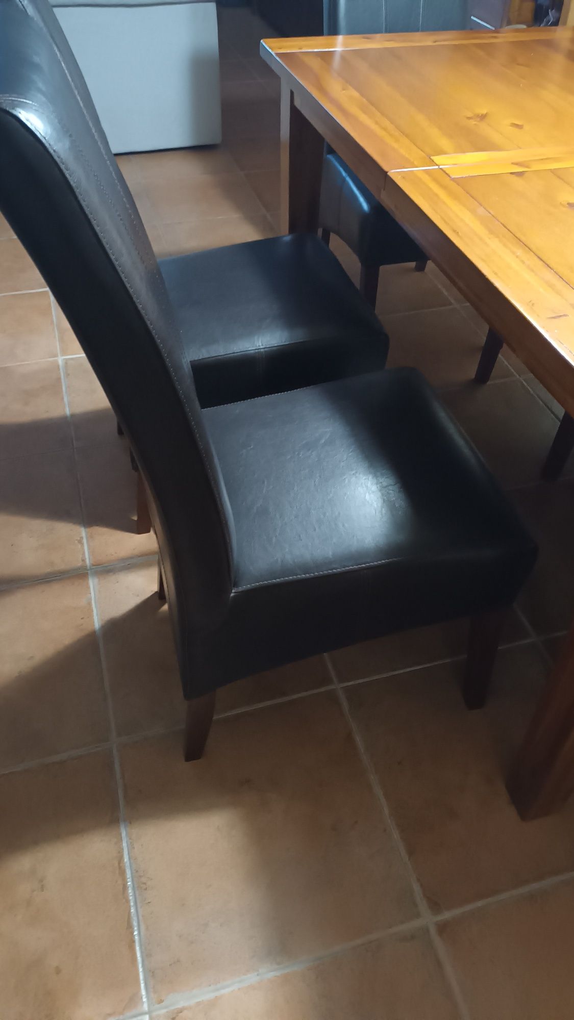 Vendo 6 cadeiras de couro napa