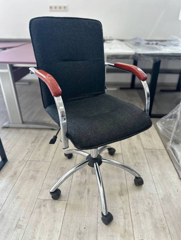 Крісла Офісні Меблі Стільці столи шафи стеллажі тумба комод LOFT меблі