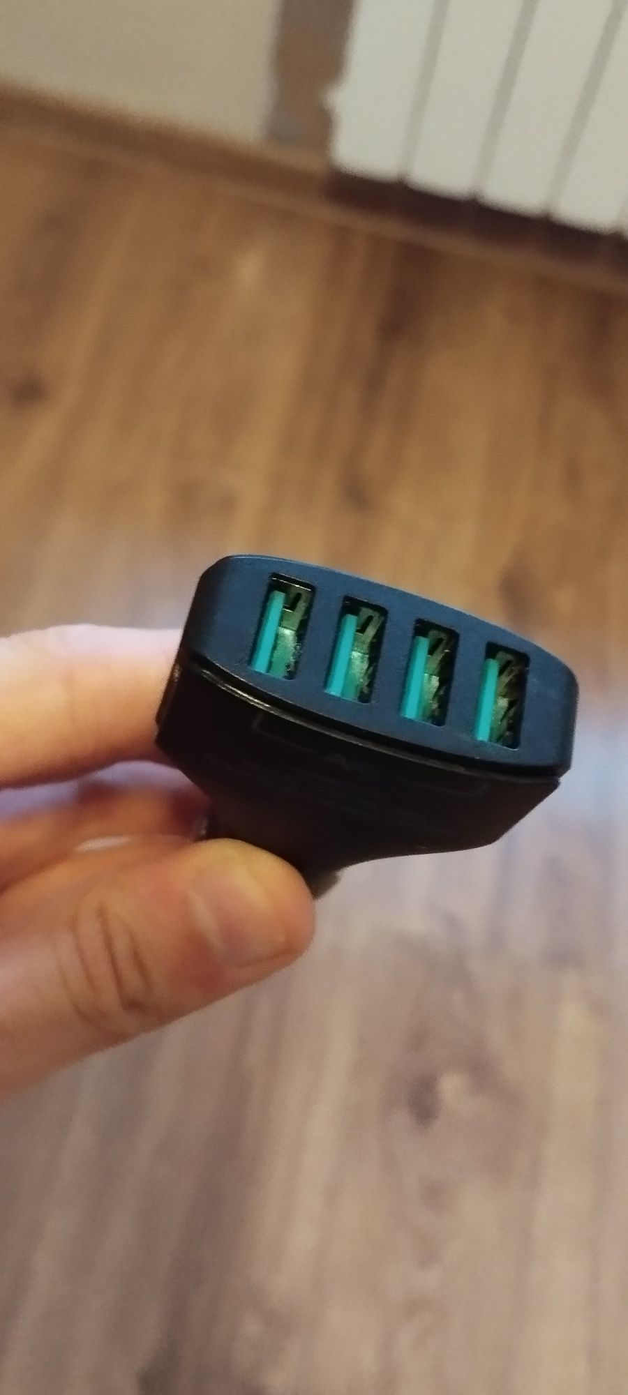 USB ładowarka do zapalniczki samochodowej