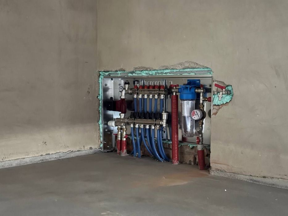 Готовий котедж з гаражем, усіма комунікаціями та усіма чорновими робот