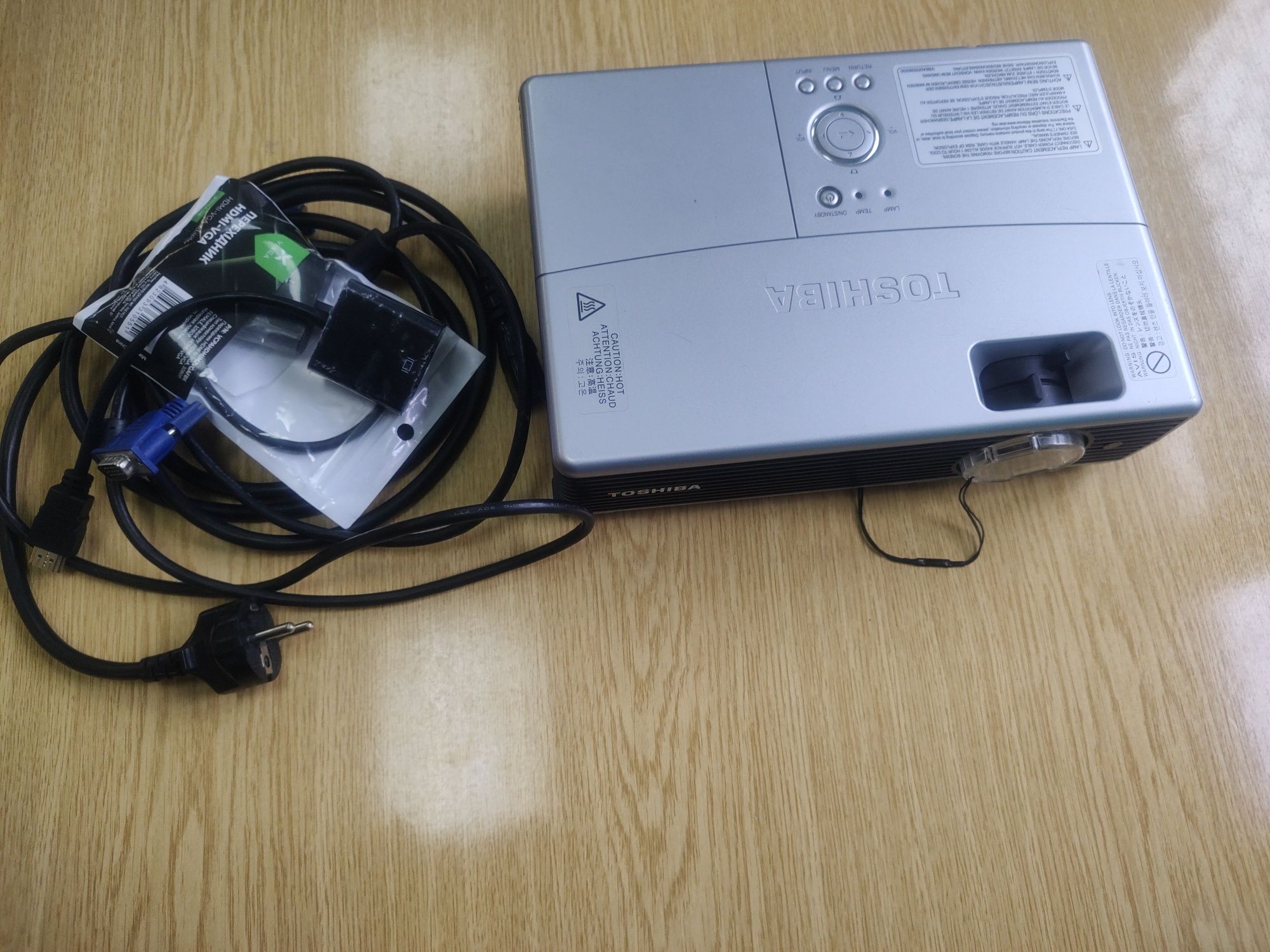TOSHIBA TLP-X100.  проэктор