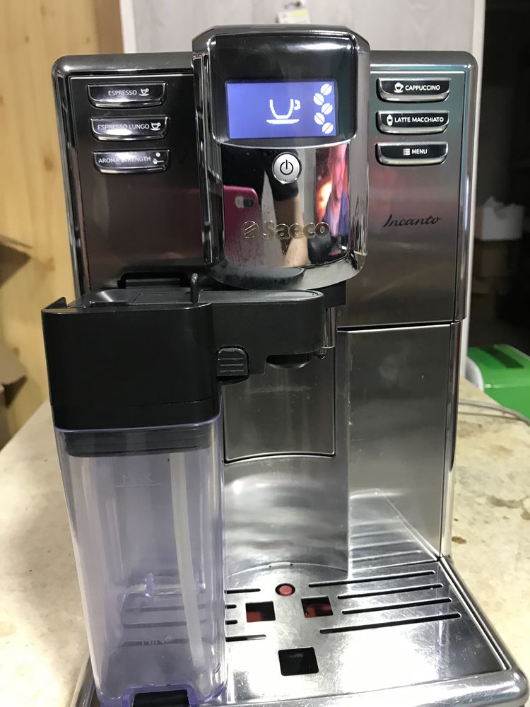 Кофемашина автомат Saeco Incanto HD8970 б,у
