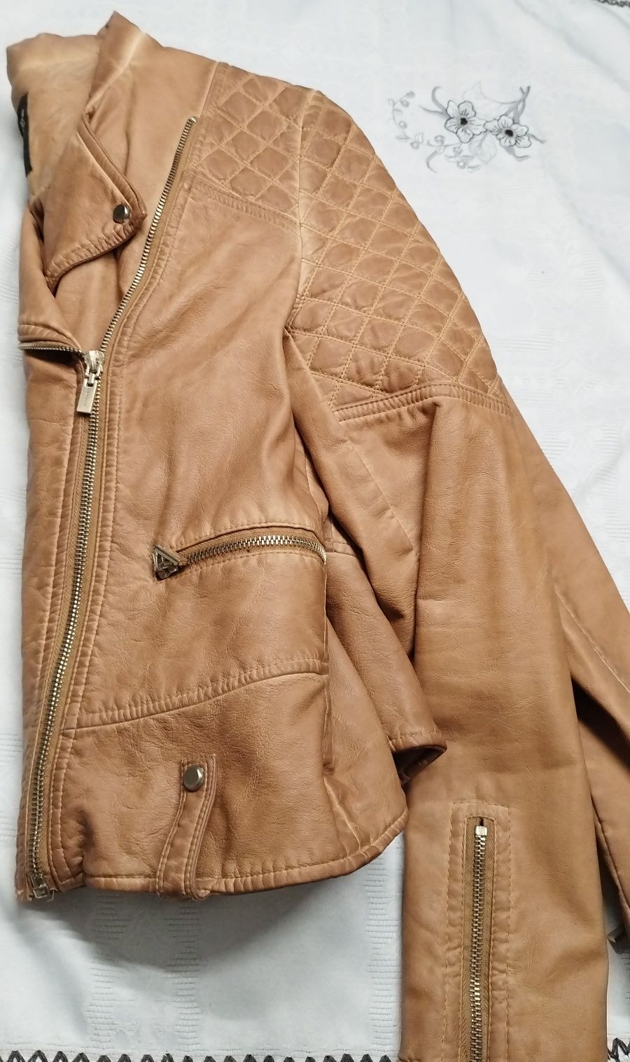 Casaca de pele bege Bershka nova tamanho S