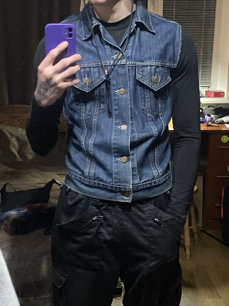 Винтажный Levis Denim Jacket (оберазаные рукава )